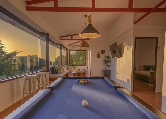 Villa Walk To - Hot Tub - Pool - Comfort & Space *