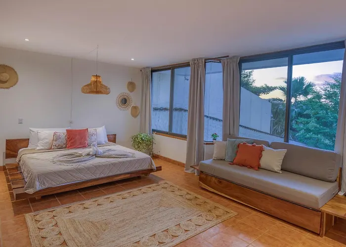 Walk To - Hot Tub - Pool - Comfort & Space *
