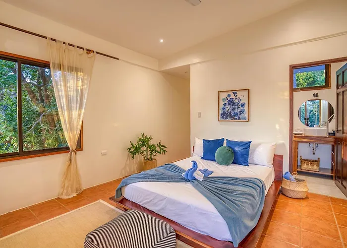 Villa Walk To - Hot Tub - Pool - Comfort & Space *