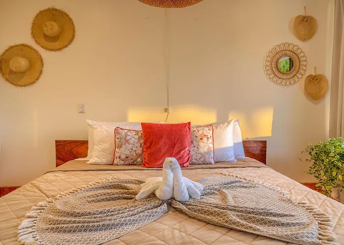 Villa Walk To - Hot Tub - Pool - Comfort & Space *