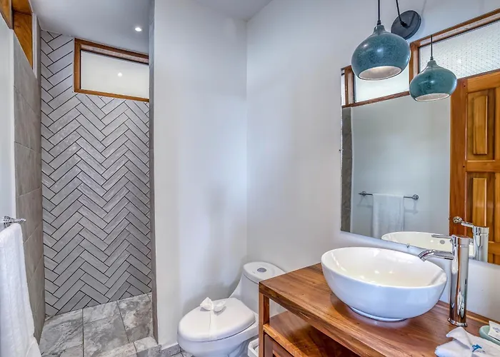 Walk To - Hot Tub - Pool - Comfort & Space Villa
