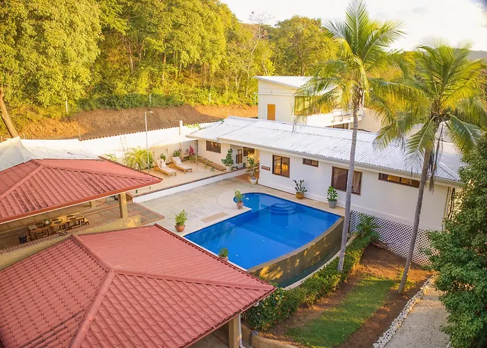 Walk To - Hot Tub - Pool - Comfort & Space